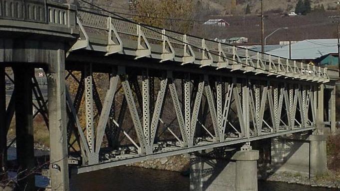 Local effort results in radar signs being installed at Leavenworth bridge 